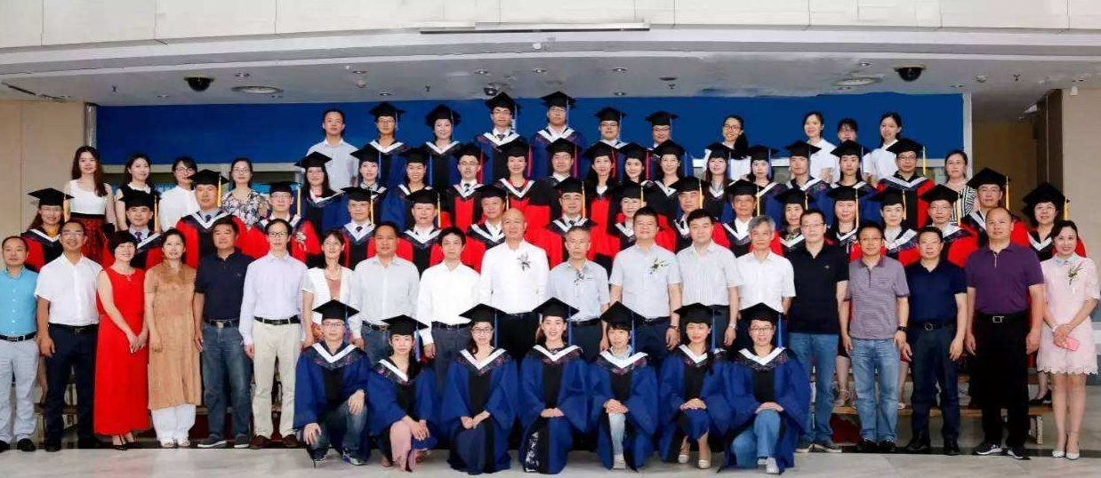 中南大学校草走红，被称现实版“韩商言”，女生看了都会心动