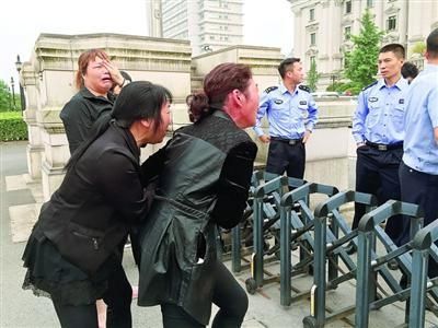 死刑犯在执行死刑的前一天都经历什么？法院会满足其任何要求吗？