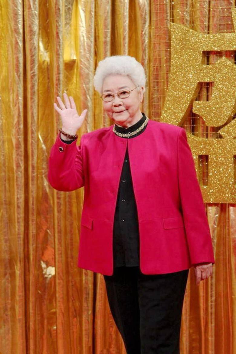 艺术家田华：与初恋丈夫爱一生，儿子去世当天她为何还去当评委？