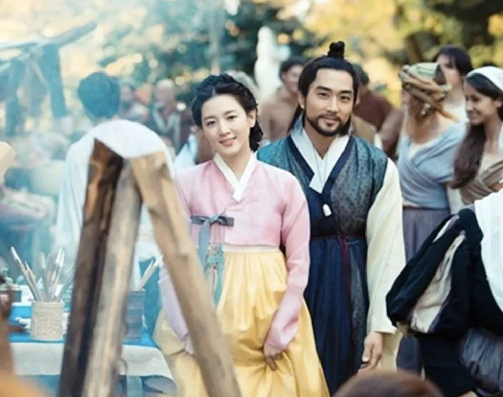 51岁李英爱绝美冻龄！“大长今”嫁入豪门13年，11岁龙凤胎颜值高