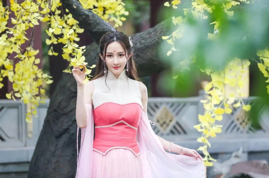 《丑女无敌》14年，男主改名难改运，女主无戏拍，男配成一线