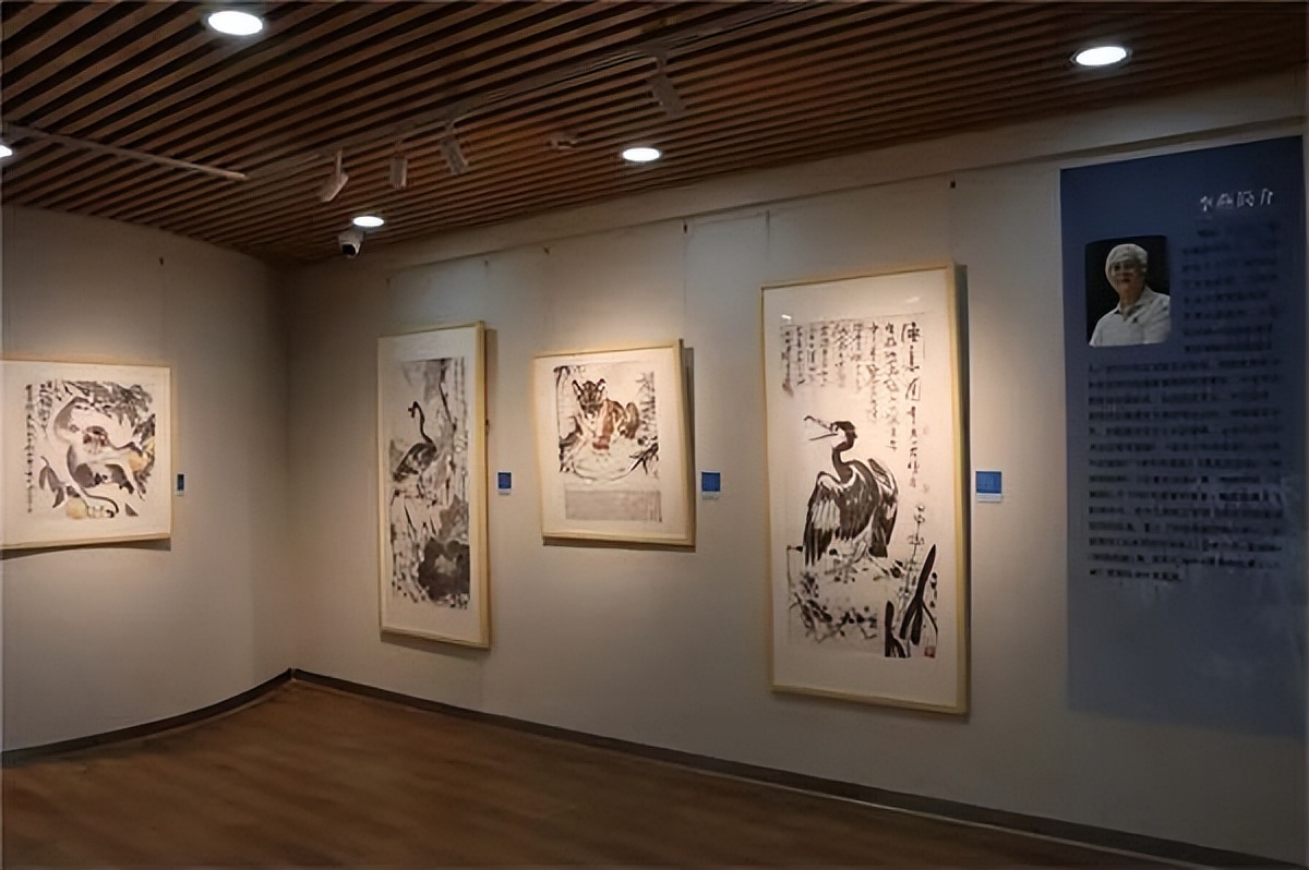 “浓情瑞彩——李燕、傅以新、郭伟华作品展”在紫竹院公园展出