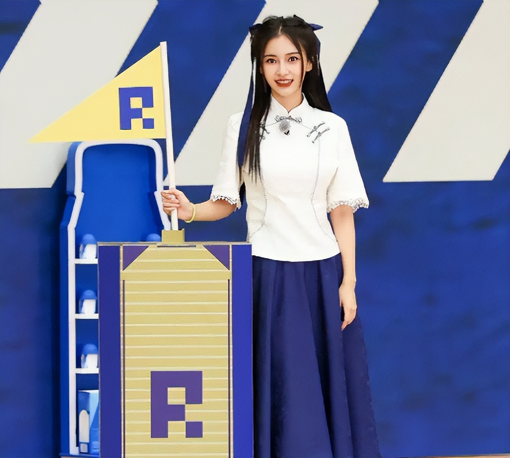 同样是演学生，把张柏芝、赵丽颖和吴倩放在一起，美得各有千秋