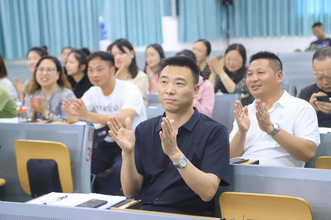 天府新区南湖小学（含北区）举行2022春4月班主任、辅导员培训会