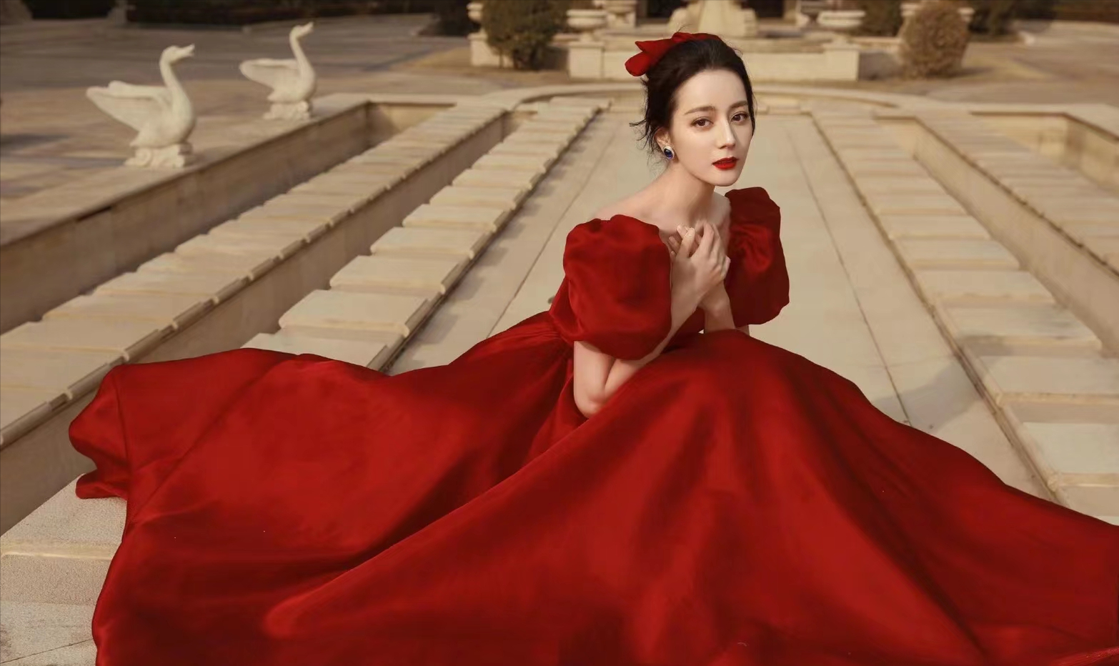 人间精灵热巴，一个把“摇曳生姿”完美诠释的女人