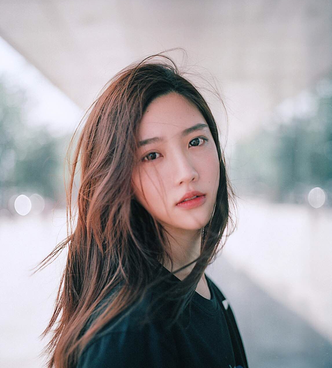 江苏卫视女主持人张纯烨，形象清新自然