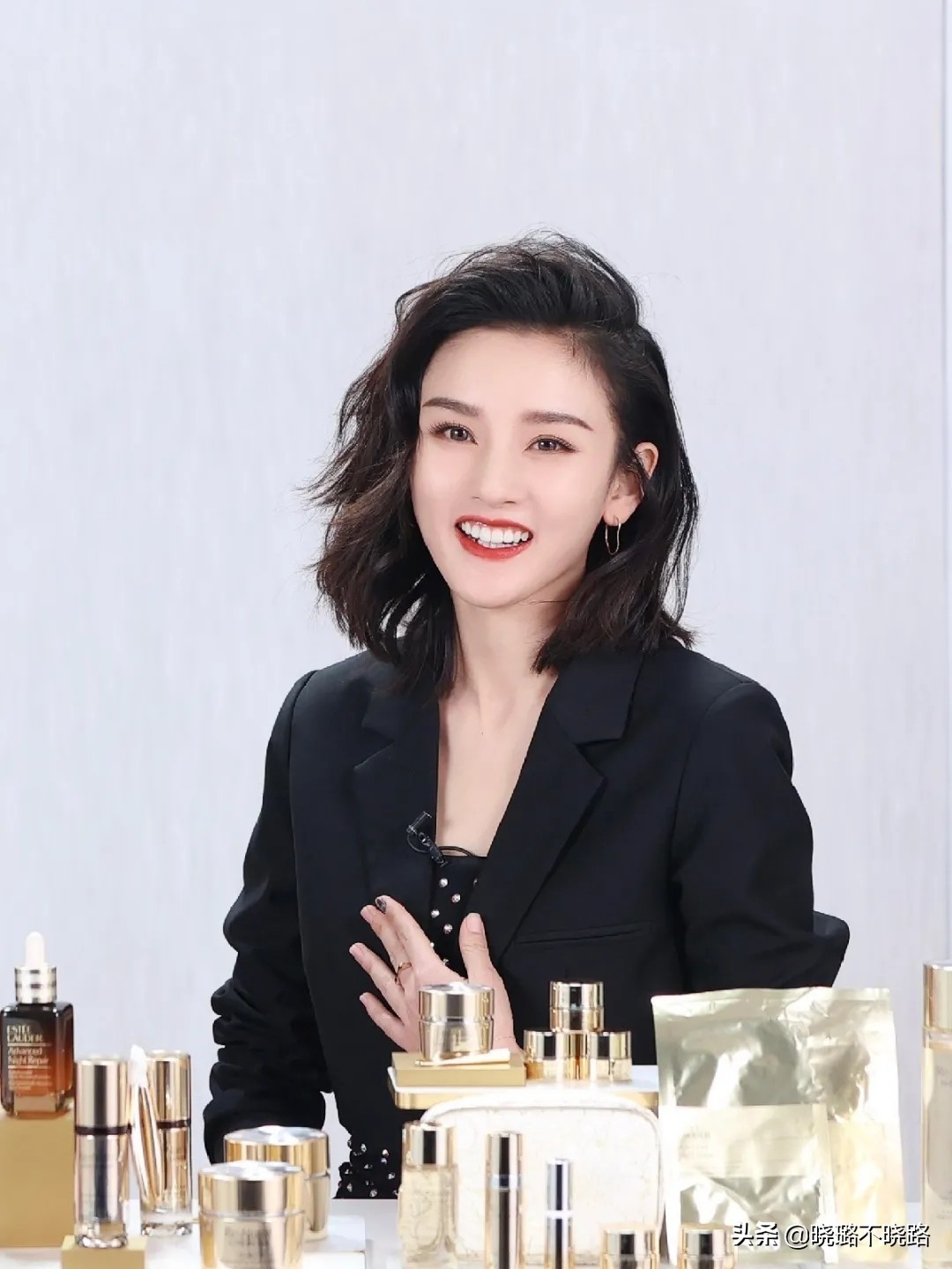 女人上了年紀(jì)就別留長(zhǎng)發(fā)了，推薦這5種“齊肩發(fā)”，顯臉小有氣質(zhì)