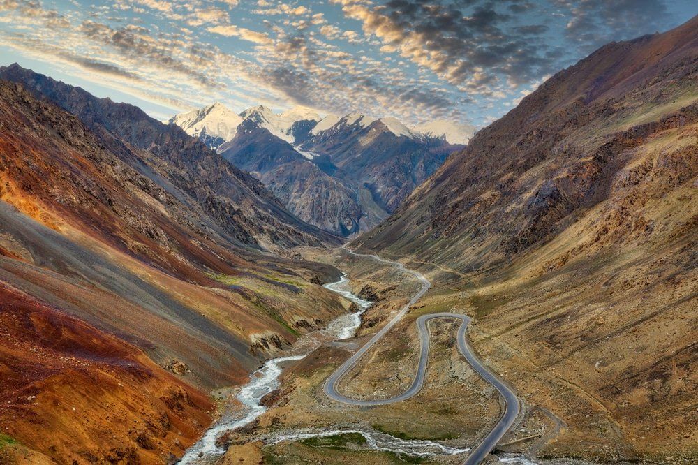 世界上最美的15条公路，西藏的天路18弯没排上号，湖南上榜