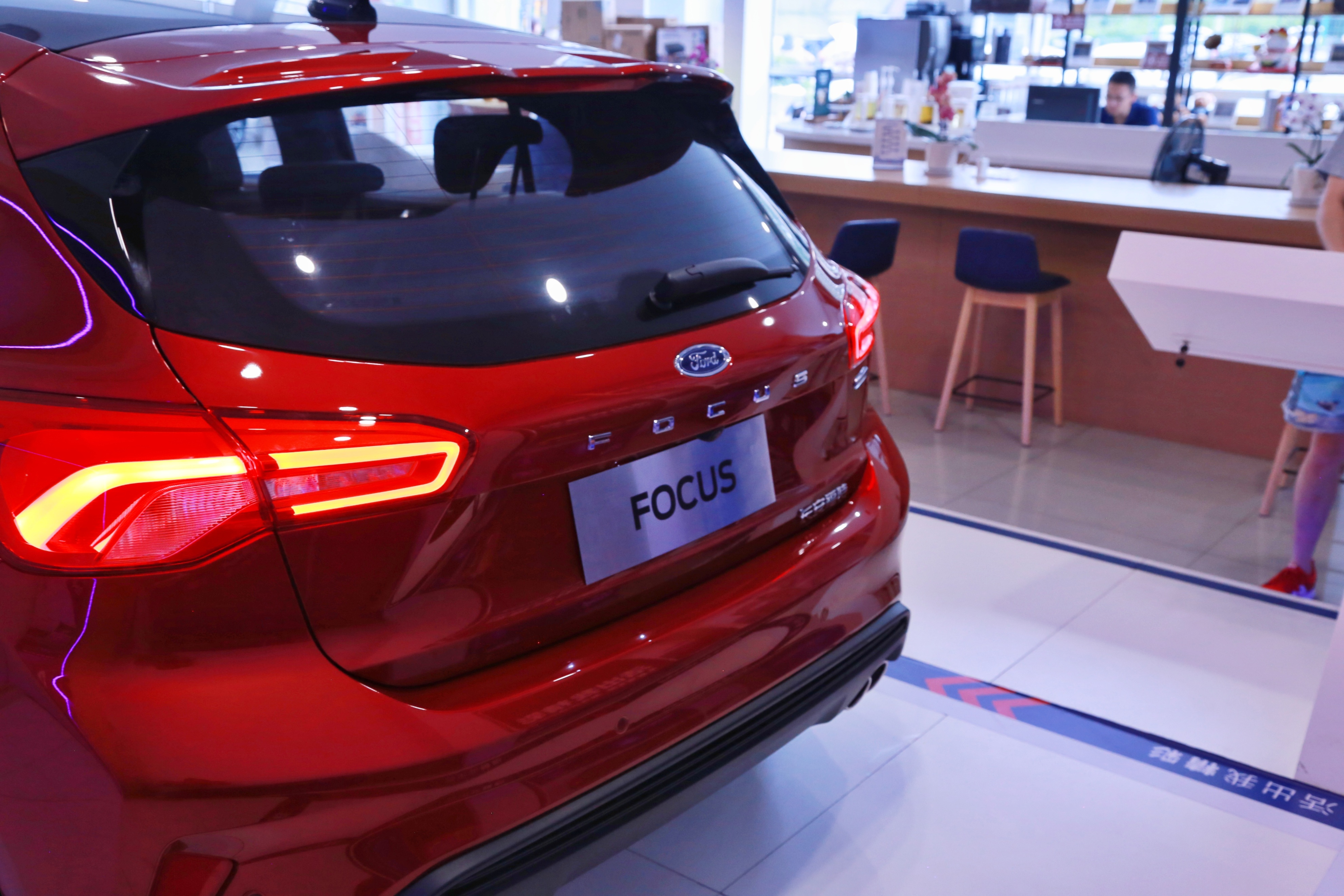 到店实拍全新福克斯:回归1.5t四缸发动机,颜值与操控并存