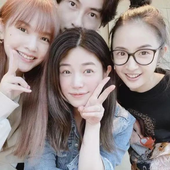 林依晨因老公缺席坐月子患产后抑郁，自我感动式婚姻被外人质疑