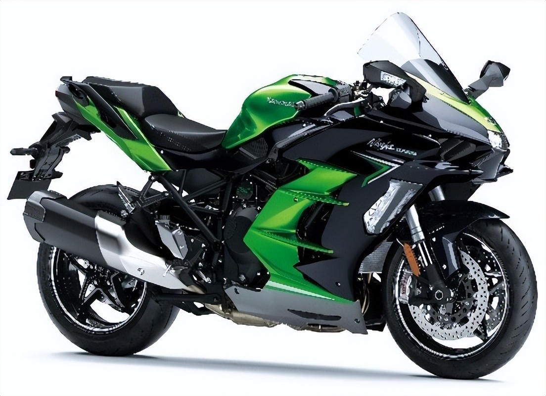 普利司通BATTLAX® HYPERSPORT S22轮胎助力探索摩托车新纪元