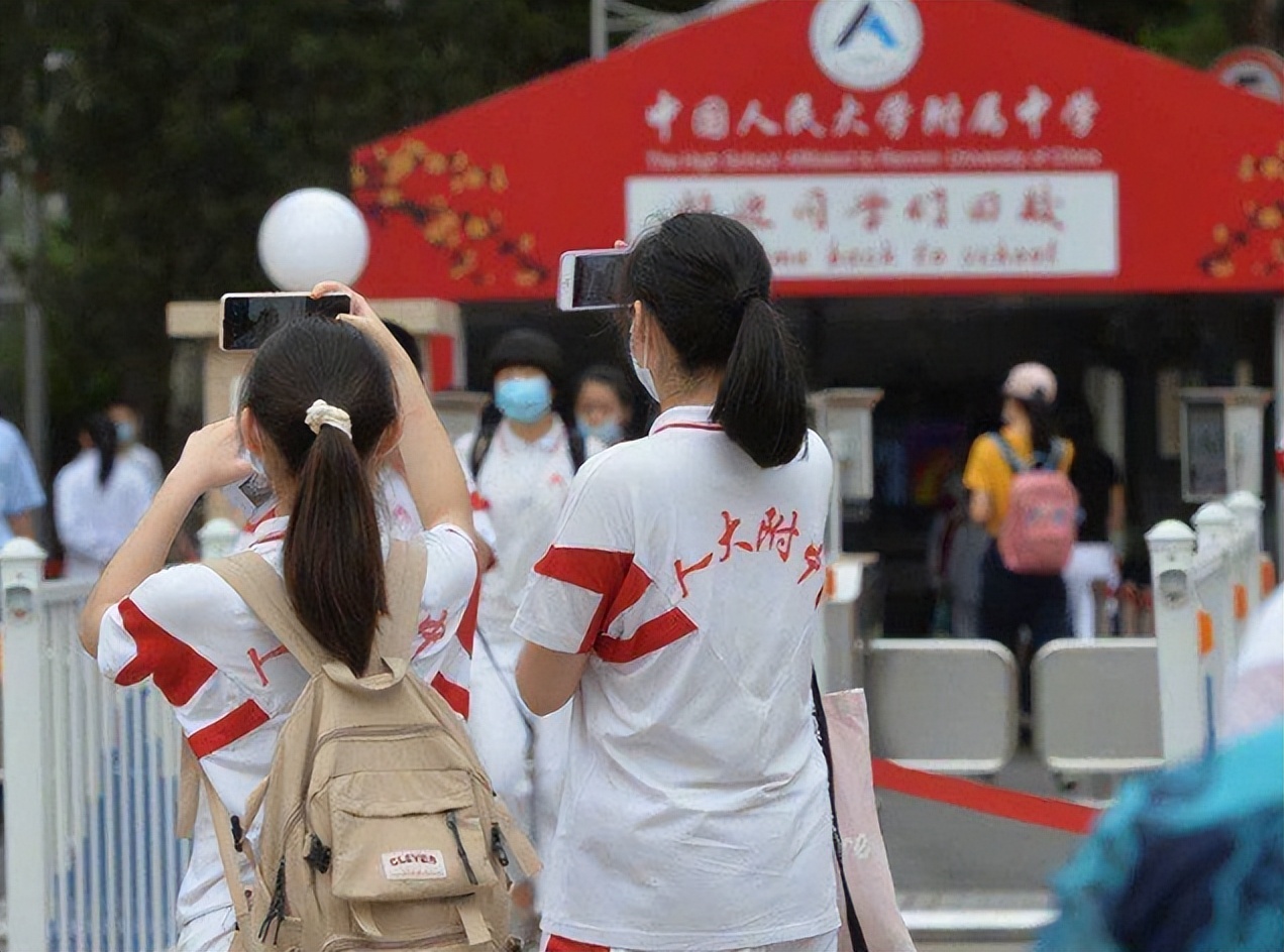 新高考落地后，2门学科成功坐上“冷板凳”，老师也面临职业危机