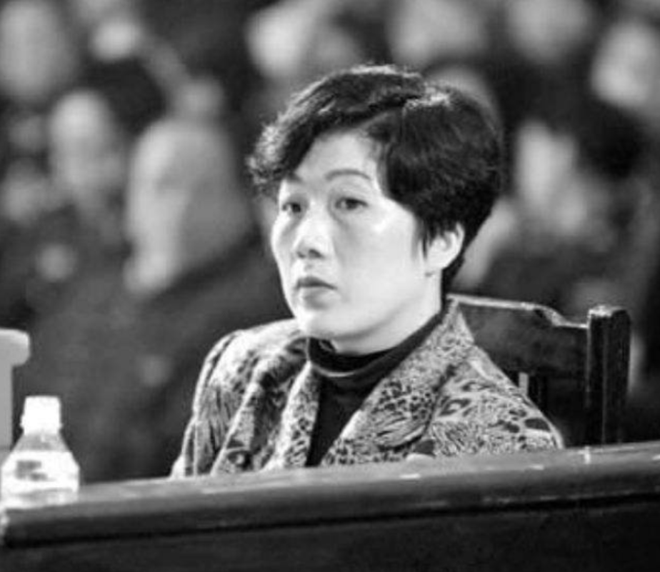 湖南女贪官落马记：色诱40多人，被84岁老汉扳倒，因怀孕被判死缓