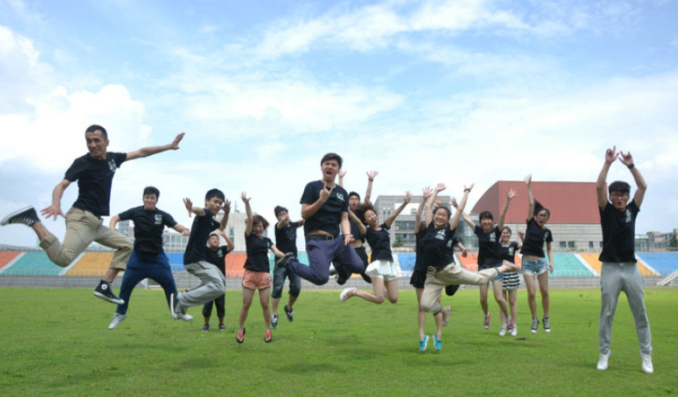 大学生化妆前后，效果堪比“整容”，网友：化完亲妈都认不出来了