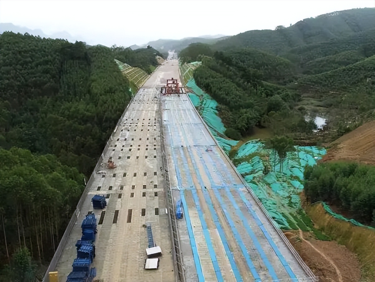 广西这条高速被称为南百高速复线,长85.09公里,即将建成通车