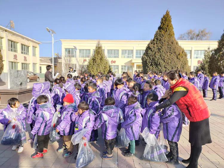 愛心的聚匯，愛心暖人間