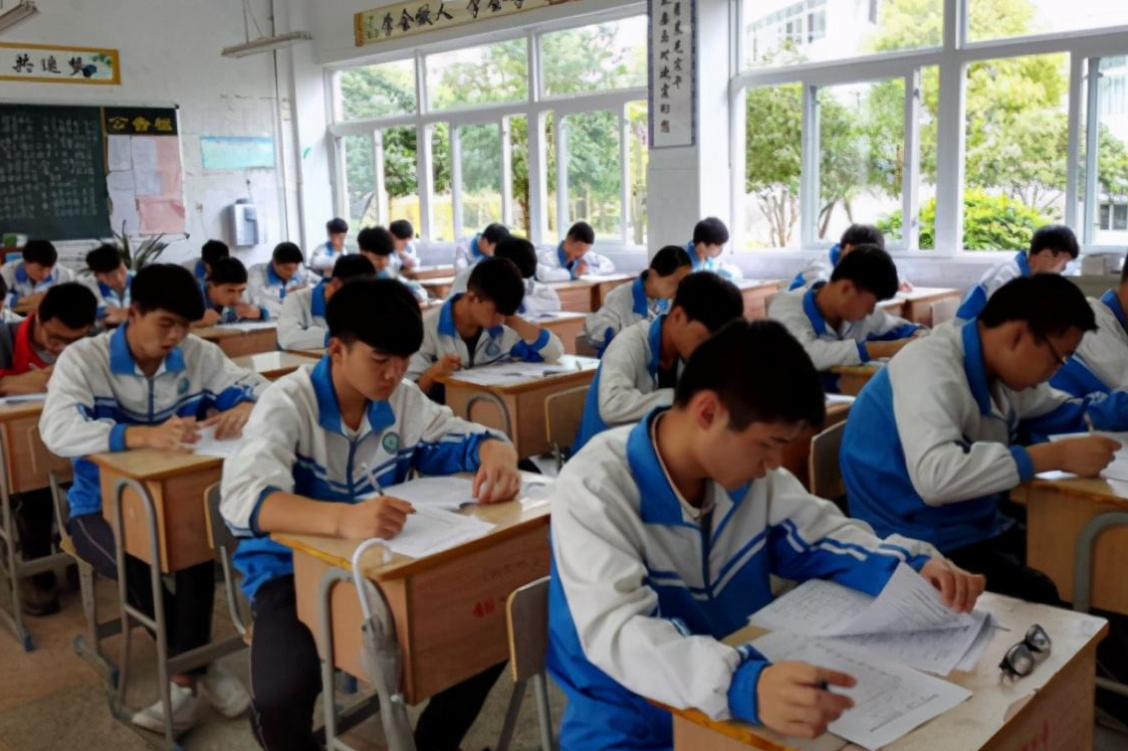 “艺考”成为高考捷径？只要成绩差就选择艺术？教育部要出手了