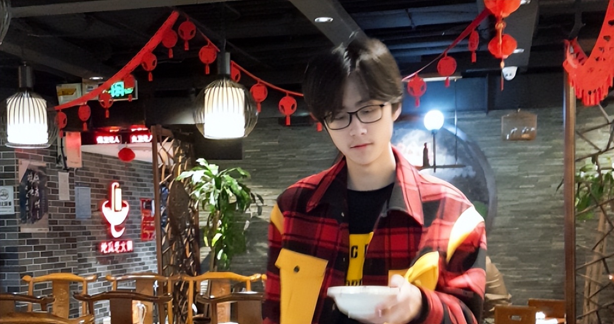 郑子豪：网瘾成性被送去变形，高温暴走7小时，成了节目组的噩梦