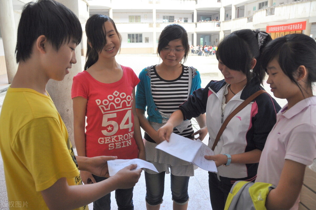 初三女生，老师建议上职高，职高的高考和普高高考一样吗？