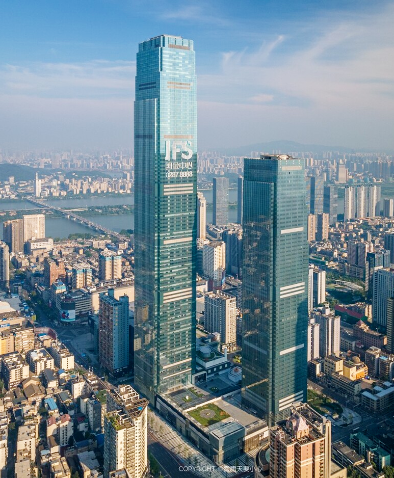 截止至2021年全球最高的二十栋摩天大楼，11栋位于中国