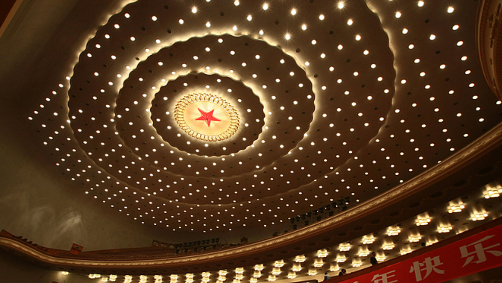 59年人民大会堂完工，毛主席看到天花板后会心一笑：这是谁的主意