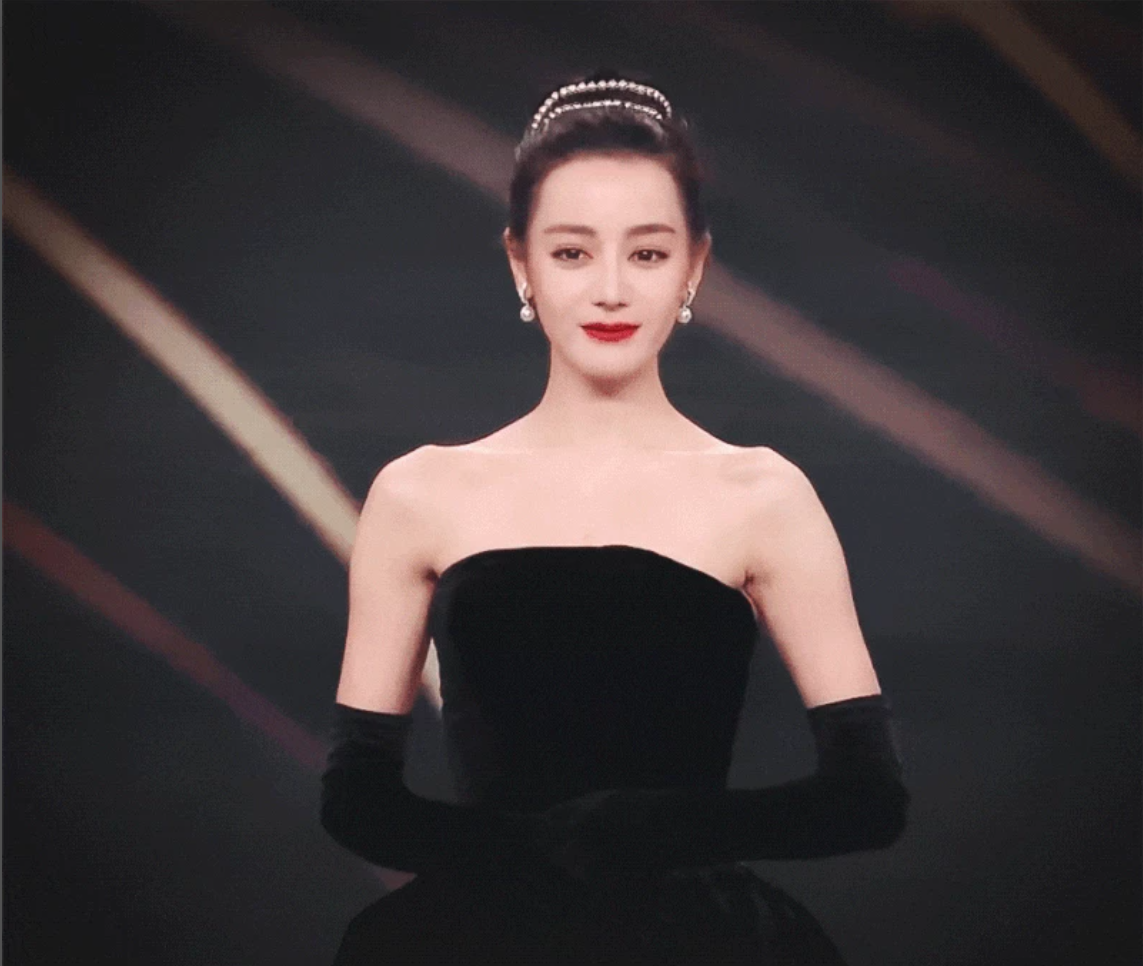 8位女星模仿赫本：杨幂青涩，赵丽颖可爱， 唯独她最神似