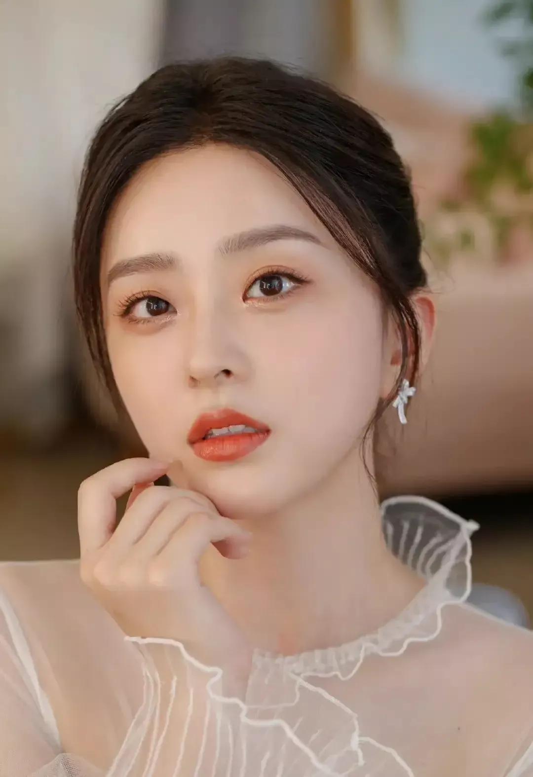 如花似玉的王嘉丽