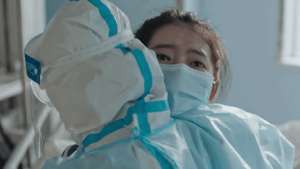 李小满「火」了，何蓝逗不愧95小花潜力股