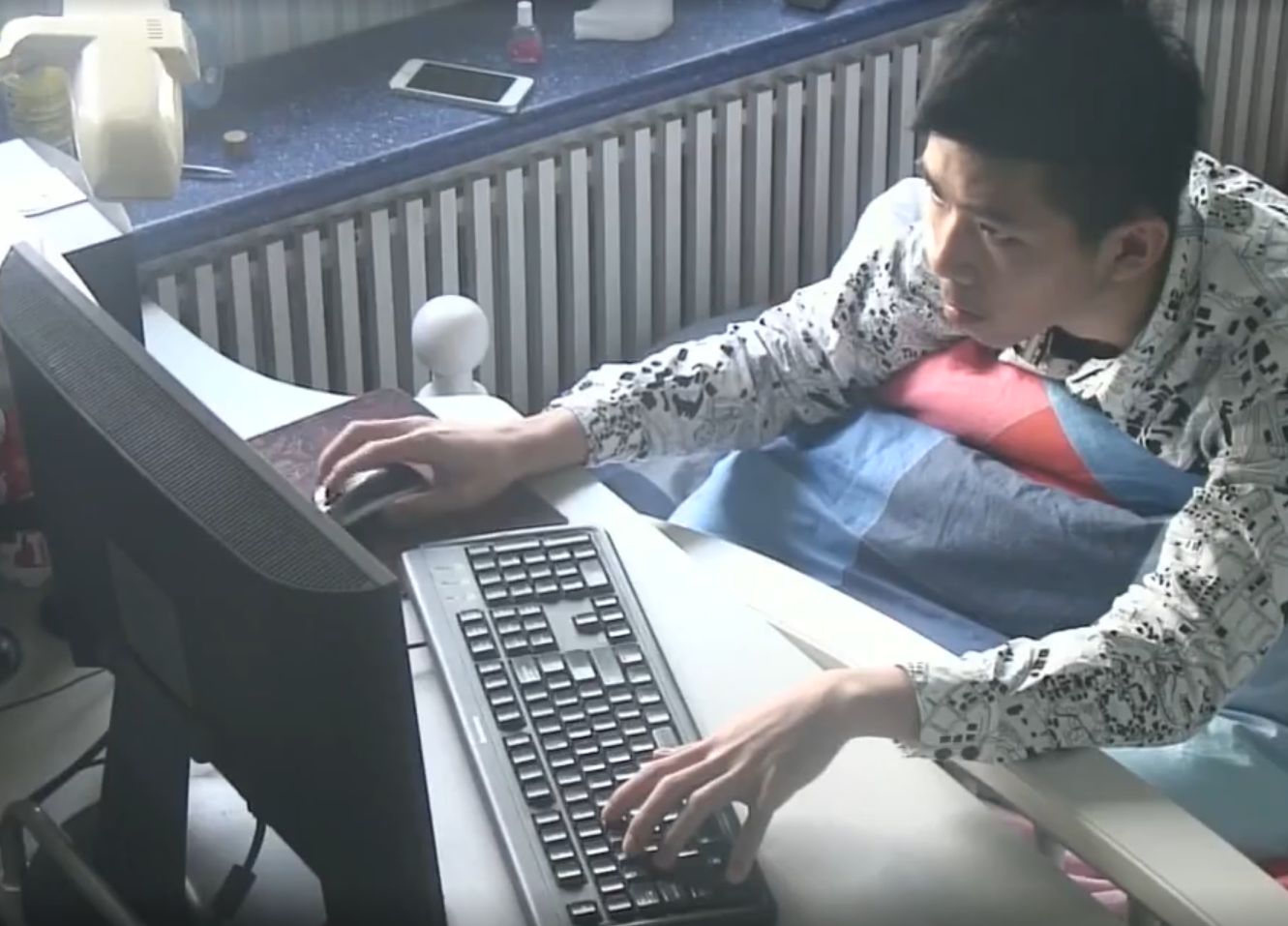 河南16岁富二代：从不吃青菜，有钱才看书，喜欢追着生活老师打