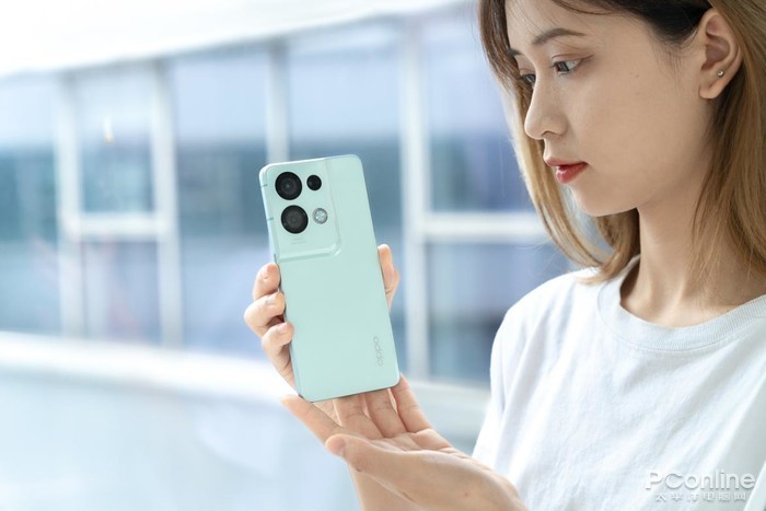 什么是“轻”旗舰？三台“大杯”手机给你答案