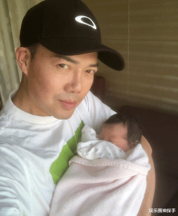 “Laughing哥”一双儿女长大了，女儿神似父亲，6岁儿子很帅气