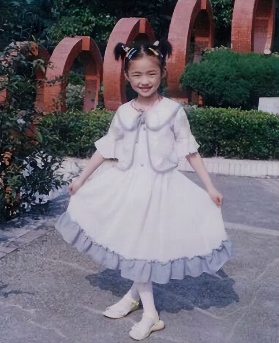 演员林允，从十二万人中脱颖而出，20岁成三十亿票房女主