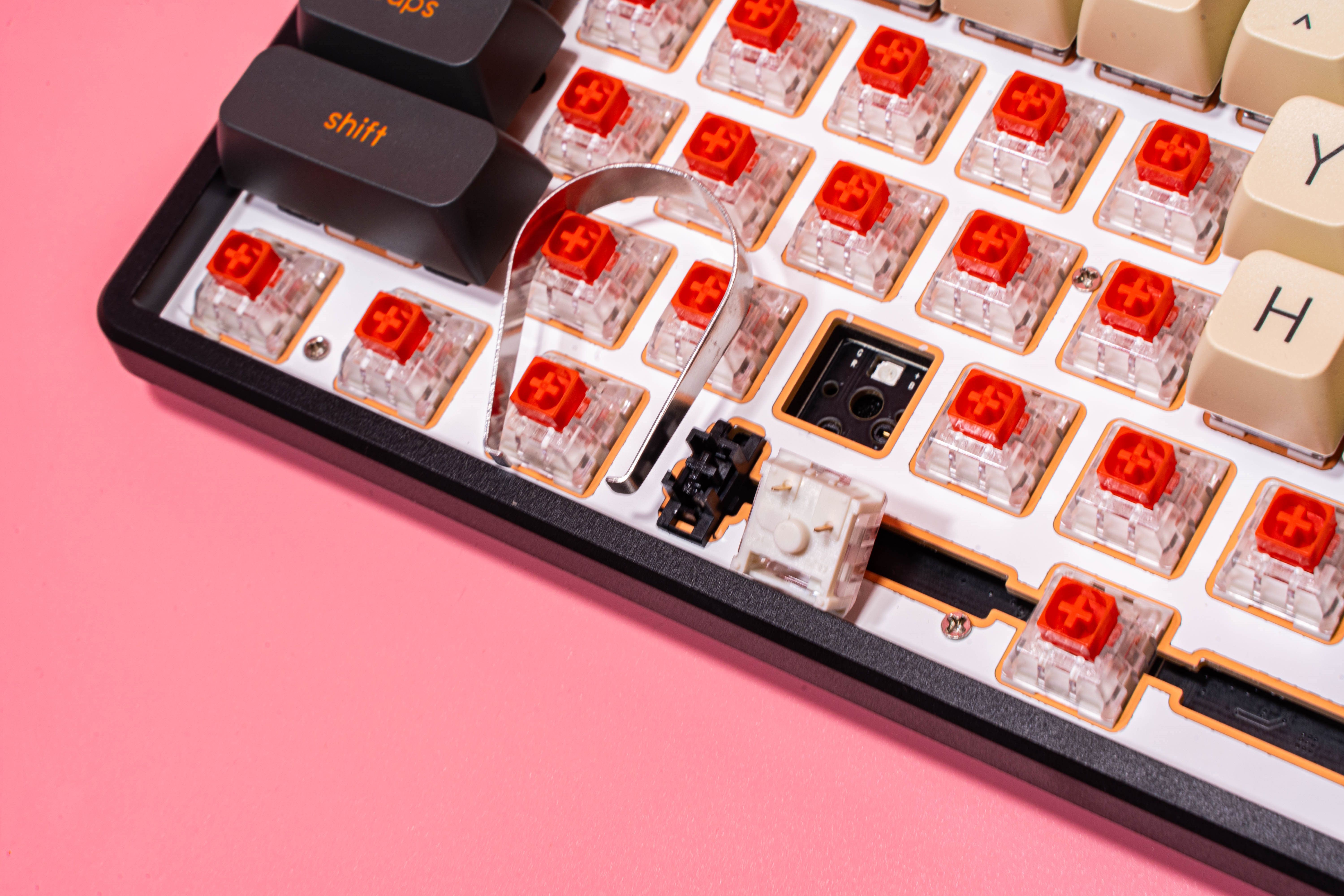 V复古，大球帽，还有RGB。黑爵K690T无线三模机械键盘上手体验