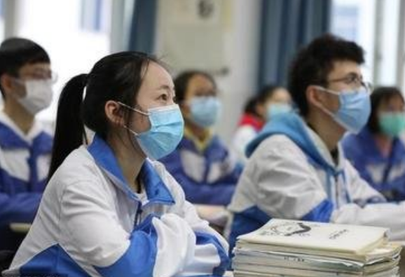 最高考假期作业精彩60天2017（高考生放假期间带着作业去夜店）