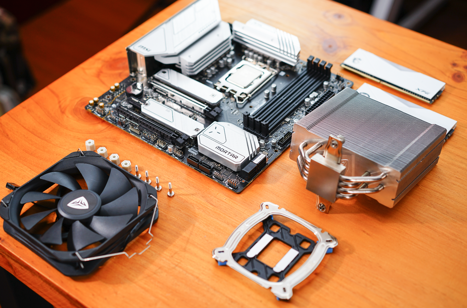 主板自带M.2散热片是鸡肋？看看B660迫击炮+PCIe4.0固态上机实测