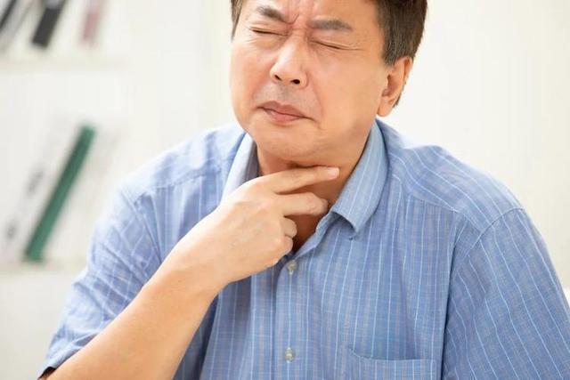 半夜突然口干舌燥？别总以为是缺水，或是这几种疾病的症状