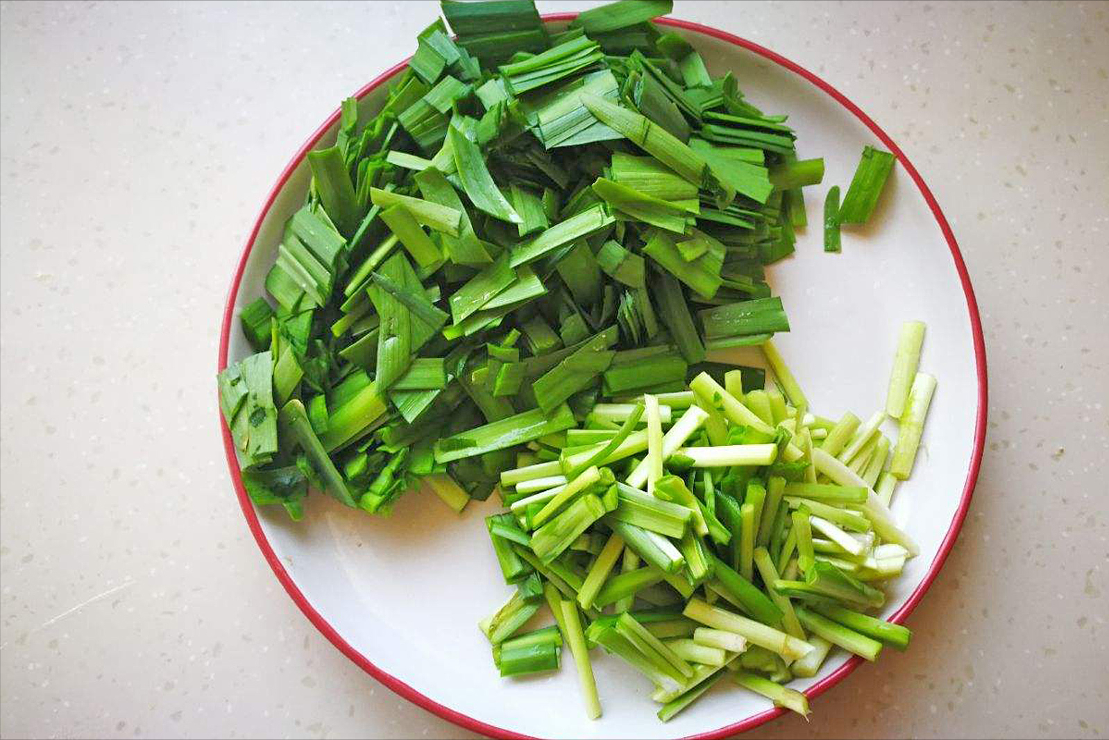 野韭菜怎么做好吃（鲜嫩可口的野韭菜做法教给你）