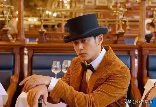 《最伟大的作品》：当歌词开始狂欢，音乐已悄然隐匿于帷幕之后