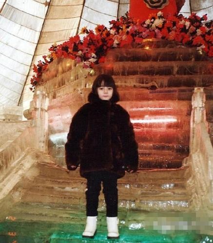 从普通销售员到收视女王，迪丽热巴的背景，远比你想象得复杂