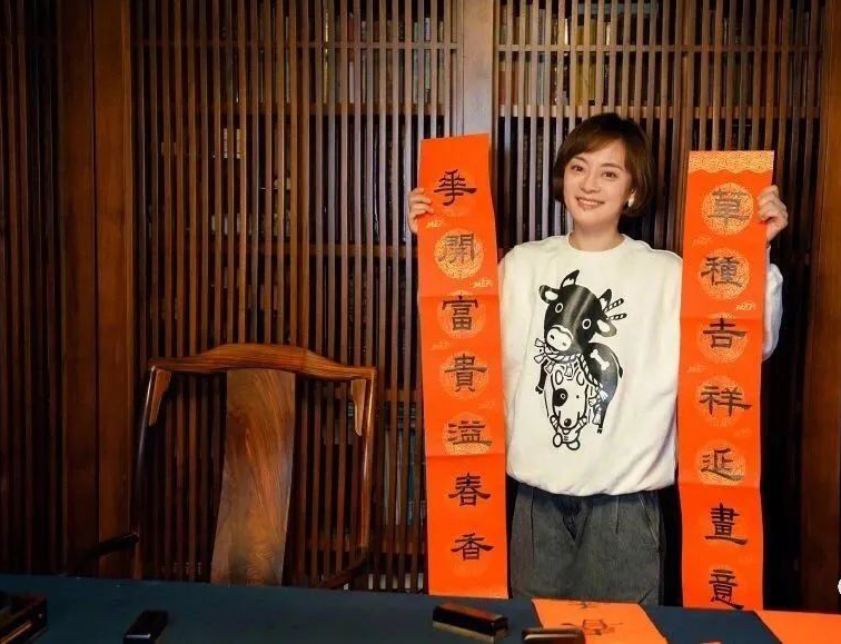 孙俪书法真不赖！隶书整齐划一，行书开阔大气，小楷温润如玉