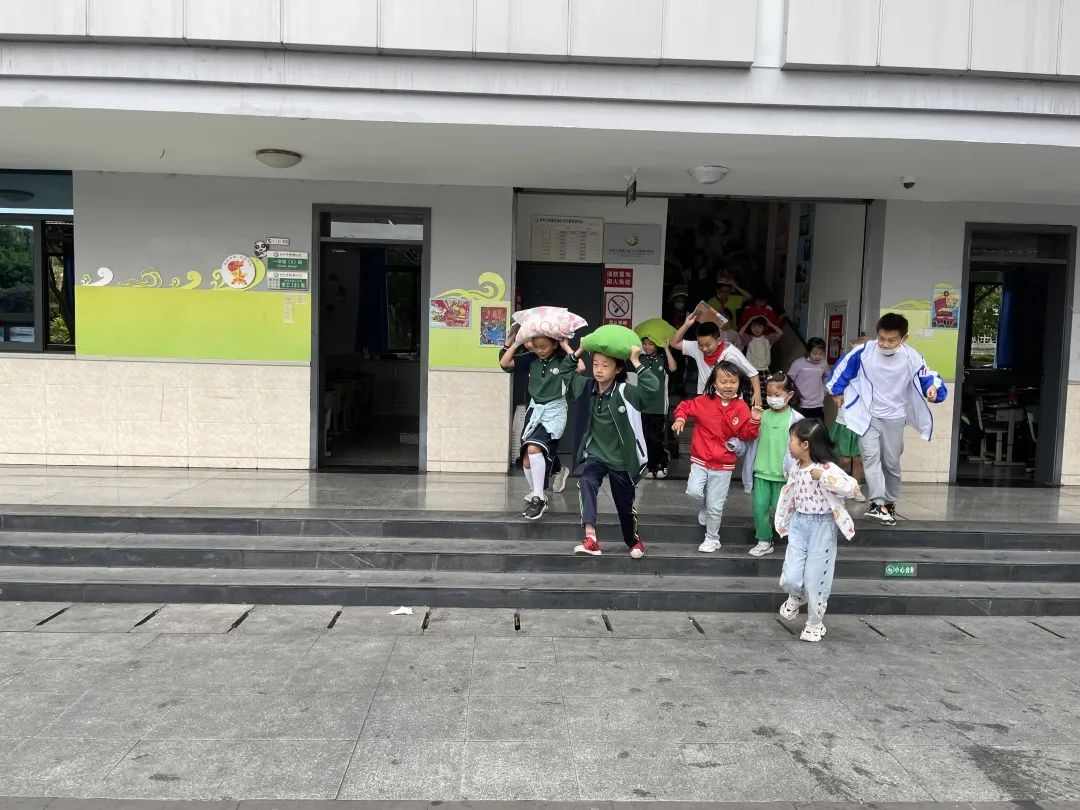 地震了 怎么办？|锦江小学师生教科书般的应急反应交出满意答卷