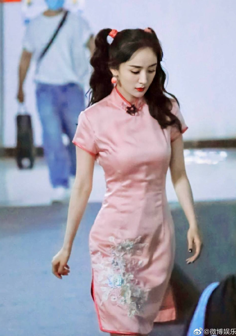 互联网美女真的太多了！杨幂身材大杀四方，赵今麦长大了这么美？