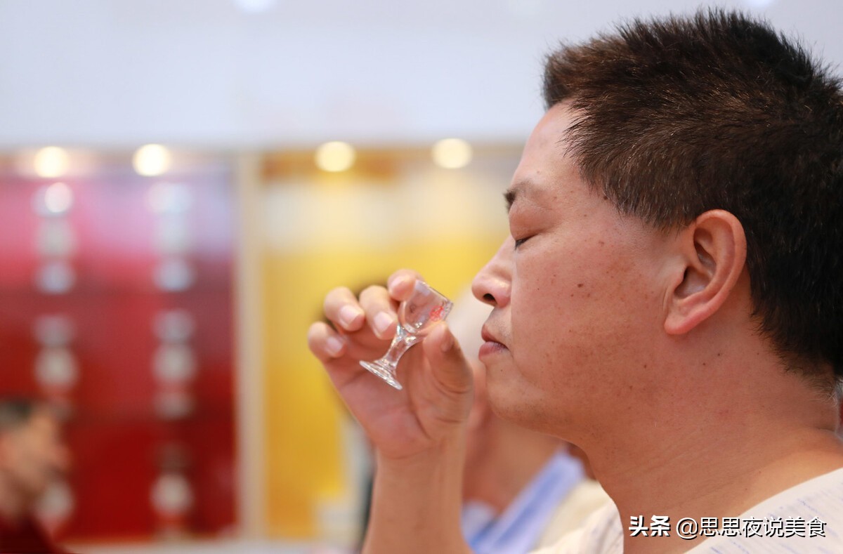 300元以下没有好白酒？看看这8款，价格实在、品质好，你全喝过吗