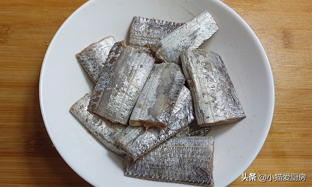 图片[4]-茼蒿豆腐炖带鱼这么做 清香鲜美 特别开胃下饭 做法非常简单-起舞食谱网