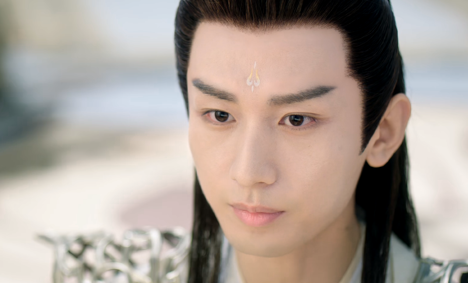 杨紫新剧仅开播2天，评论区出现异常，网友：这种情况不止一次