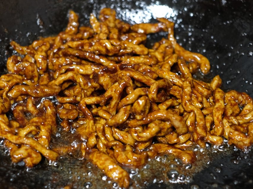 如何炒出嫩滑不老的京醬肉絲？ 大廚親自示範，鹹甜適中，醬香濃郁