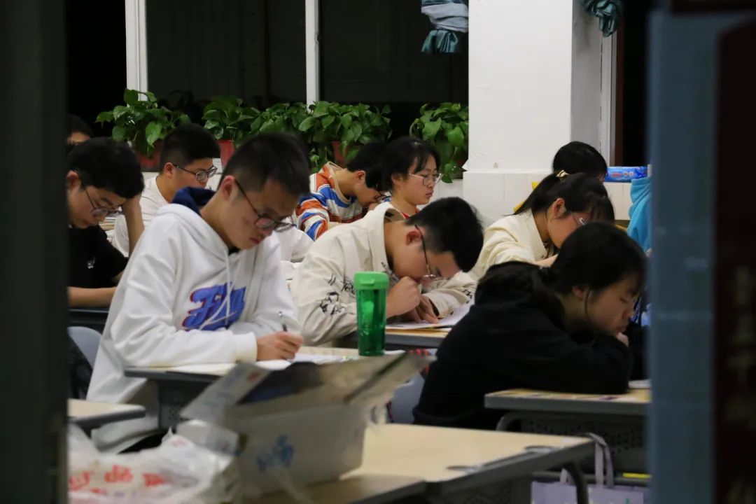 高考倒计时40天！致敬每一位成都为明的追梦者，决胜高考志做黑马