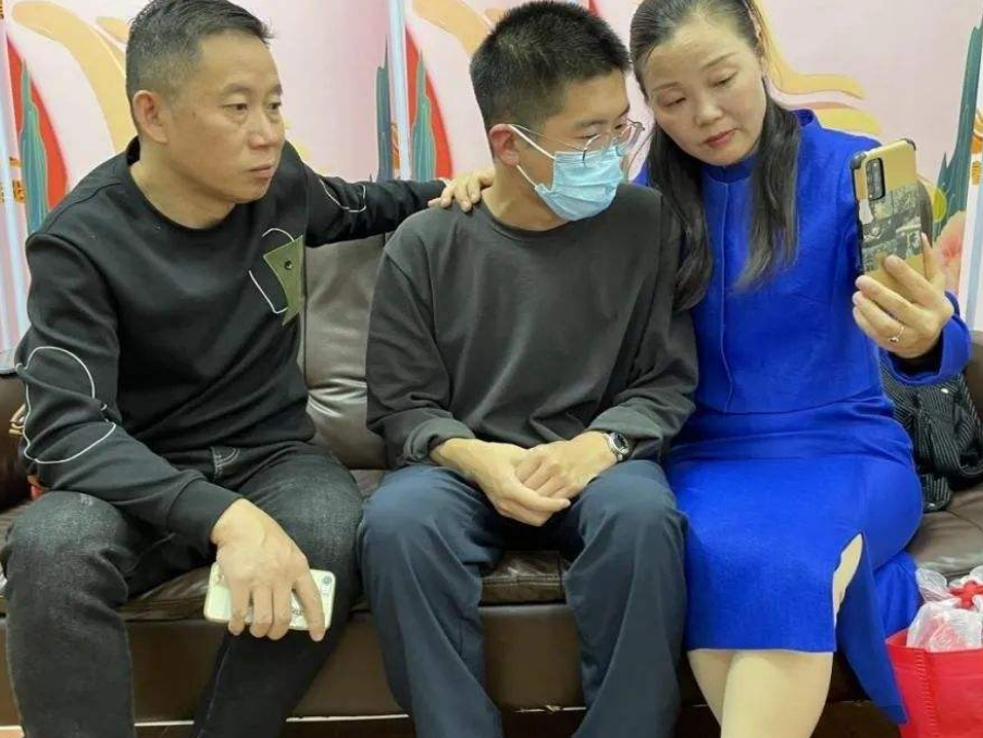 孙海洋送女儿出国留学，找到孙卓后却“租房”，不买房另有原因？