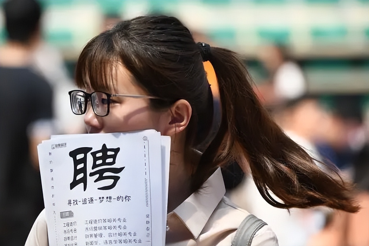 这些数据告诉你，读研究生3年，哪些专业对考公务员更有帮助？