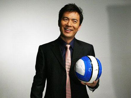 54岁足球解说员黄健翔：二婚15年，仍愧对前妻、亏欠女儿